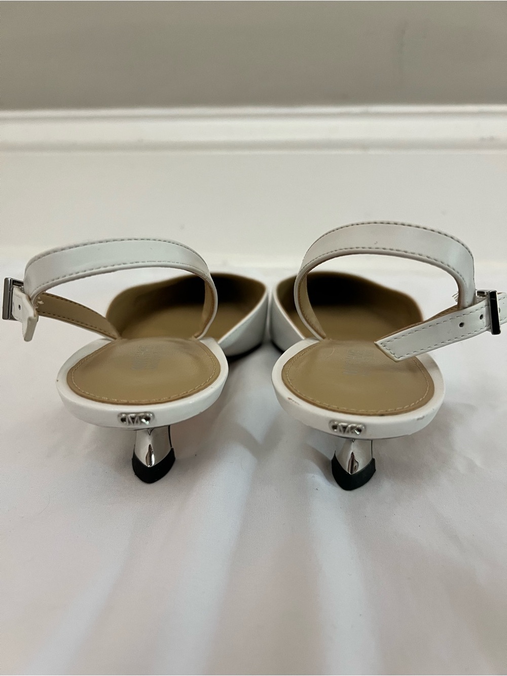 Michael Kors White Pointed Slingback Heels - Size 7.5 - Picture 7 of 10